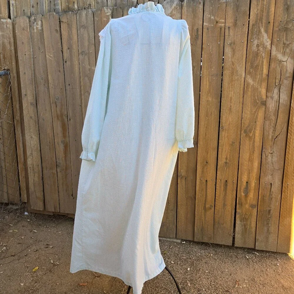 Vintage 80's Ruffles and Lace Lounge Housecoat - Picture 7 of 12